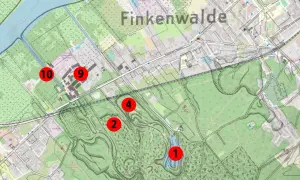 Mapa pokazuje teren Finkenwalde, z zaznaczonym jeziorem szmaragdowym Szczecin (1) i innymi punktami.