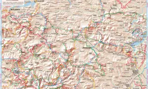 Mapa turystyczna Beskidu Wyspowego z zaznaczonymi szlakami. Widać liczne miejscowości i punkty widokowe.
