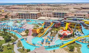 Największy aquapark w Egipcie oferuje mnóstwo zjeżdżalni i basenów, idealnych na rodzinne wakacje.